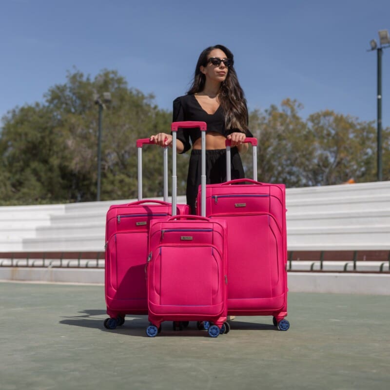 Βαλίτσες μικρή(καμπίνας) ,μεσαία , μεγάλη με διπλά ροδάκια , tsa lock από υφασμάτινο υλικό σε ροζ επεκτάσιμες .